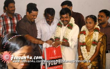 Bibin hari gift to Manoj Sreevidhya